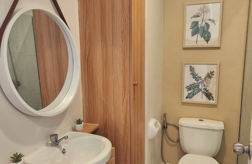 Mactan Export Processing Zone Condo | Experience affordable luxury in our cozy & homey staycation layover pad.