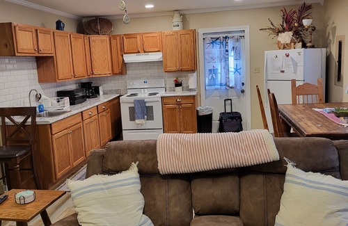 Panama City Cottage | Experience the local vibe of Panama City Beach ⛱️ in Historic St Andrew's Bay.