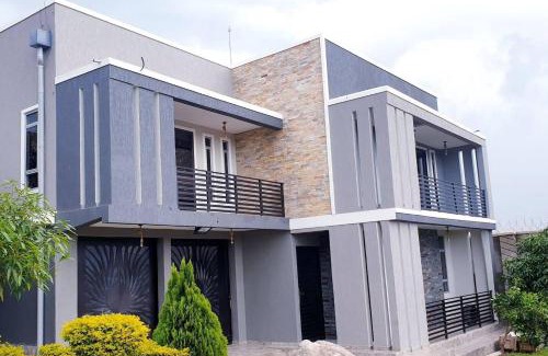 Entebbe House | Exquisite 3Bed 3Bath Lake View Home in Entebbe
