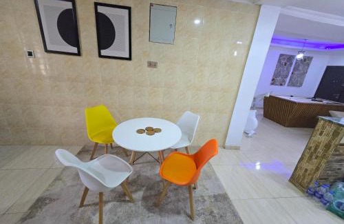 Ojokoro Apartment | Exquisite and Cozy 3-bedroom Apt with hot-tub, WiFi, DSTV, and Inverter Power Backup