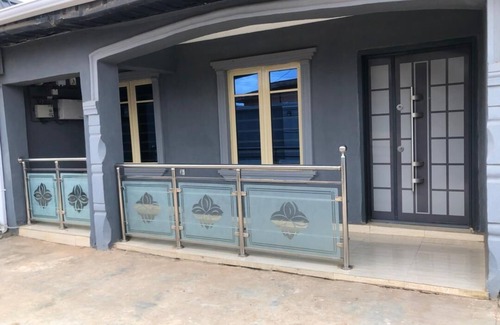 Ojokoro House | Exquisite and family friendly 3-bedroom apartment w/hot tub