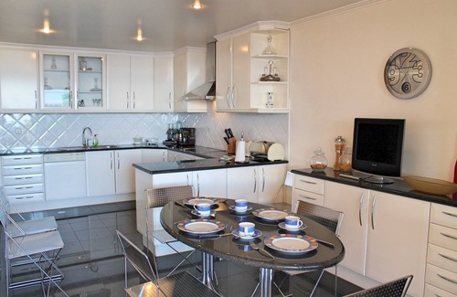 Santo Antonio Villa | Exquisite Madeira Villa | Villa Funchal Luz | 5 Bedroom | Heated Pool | Sea.