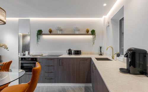 Knightsbridge Apartment | Fabulous 2Br 2Bth Apartment with AC Next to Harrods
