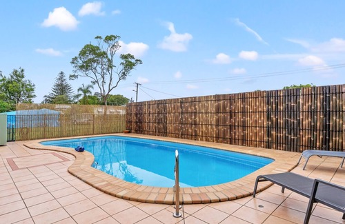 Evans Head House | Fabulous Art Deco Home with Swimming Pool in the Heart of Town