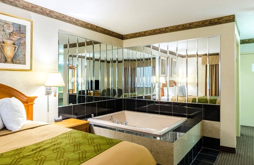 Pittsfield Hotel | FairBridge Inn Express