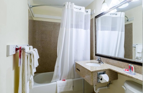 Pittsfield Hotel | FairBridge Inn Express