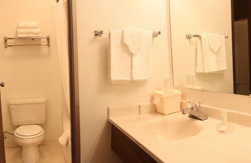 Kellogg Hotel | FairBridge Inn & Suites Kellogg