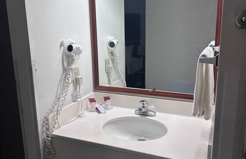 Outlook Hotel | FairBridge Inn & Suites Sunnyside