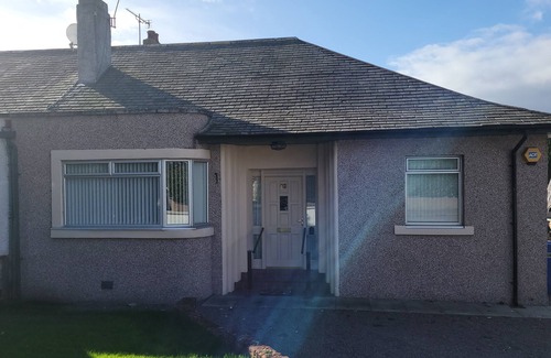 Inverness House | Fairfield bungalow, easy 15 min walk to Inverness centre, off road parking.