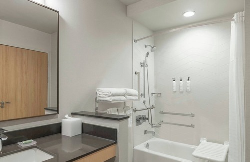 I-435 West KC-KS Hotel | Fairfield by Marriott Inn & Suites Kansas City at The Legends