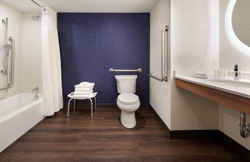 Fallsview Hotel | Fairfield by Marriott Niagara Falls, Canada