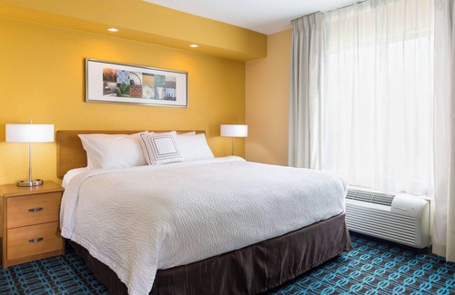 Valparaiso Hotel | Fairfield Inn and Suites by Marriott Valparaiso