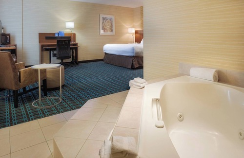 Cannifton Hotel | Fairfield Inn & Suites by Marriott Belleville