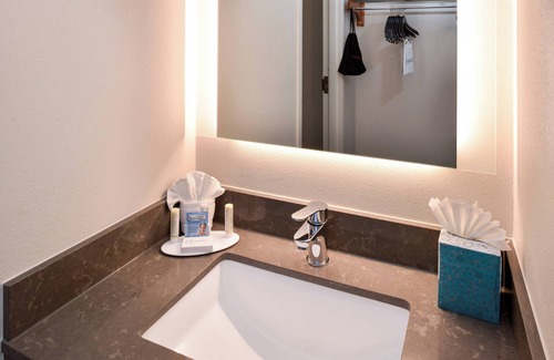 North Arlington Hotel | Fairfield Inn & Suites by Marriott Arlington Six Flags