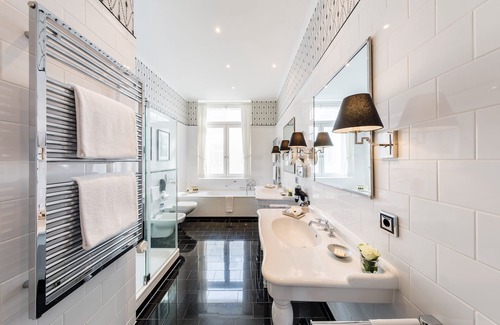Neustadt Hotel | Fairmont Hotel Vier Jahreszeiten Hamburg