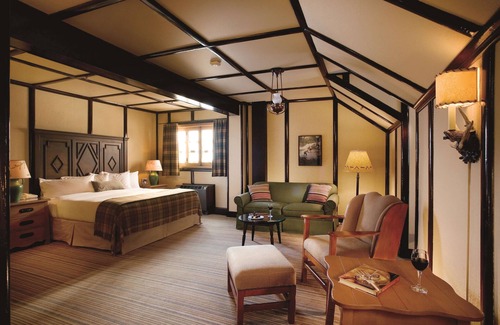 Papineau Regional County Municipality Resort | Fairmont Le Chateau Montebello