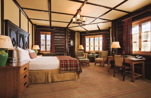 Papineau Regional County Municipality Resort | Fairmont Le Chateau Montebello