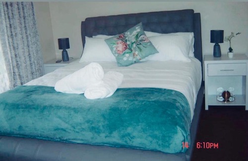 Kempton Park House | Fairview Holiday Home-OR Tambo Airport