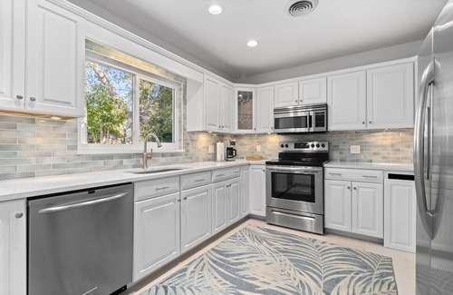 Palma Sola House | FALL IN LOVE with this spotless pet friendly pool home minutes from Anna Maria!