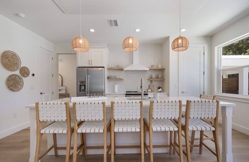 Palmetto House | FALL SPECIALS - Lux Home, Heated Pool, Fire Pit