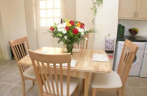 Saintbury Cottage | Falstaff Cottage - Sleeps up to 5 - Stratford upon Avon