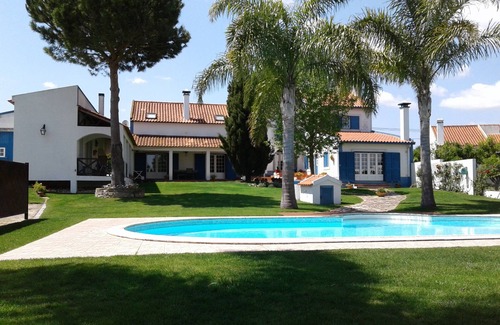 Riachos House | Family House, halfway Lisbon/Fatima, lovely garden, private pool
