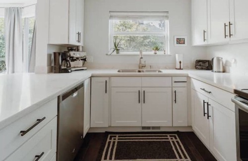 Green Lake House | Family 3BR Walk to Greenlake Games Patio BBQ DogOK