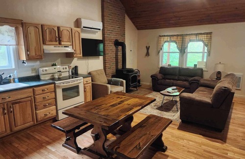 New Albany Cabin | Family and Pet-Friendly, Charming Cabin