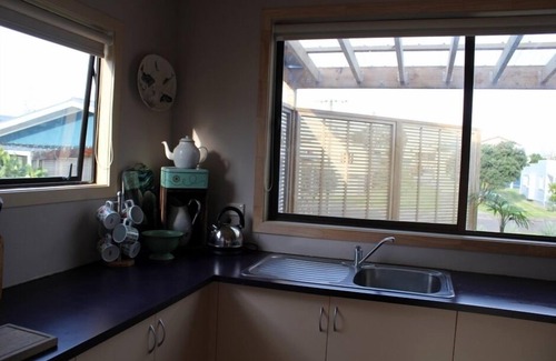 Waihi Beach House | Family Bach Close to Beach and Surf Club