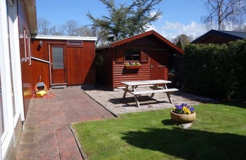 Sint Maartensvlotbrug House | Family bungalow near the beach and sea.