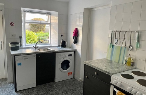 Llansteffan House | Family & dog friendly seaside flat Llansteffan Carmarthen West Wales sleeps 5
