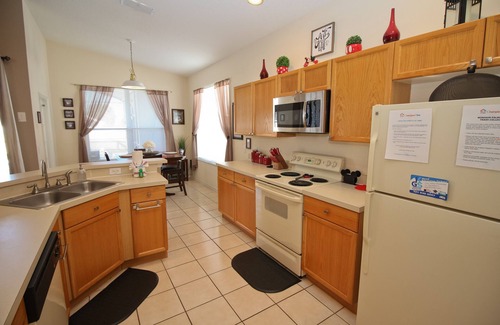 Windsor Palms House | Family friendly, 10 mins to Disney, WIFI, Resort style amenities, Backyard pool
