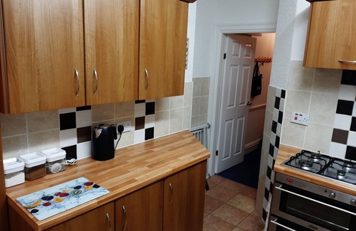 Bridlington Old Town Apartment | Family friendly, 3 bedrooms with parking & garden. Close to beach and town.