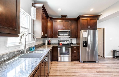 Riverside House | Family friendly 5 bedroom home within Walking distance To CNU