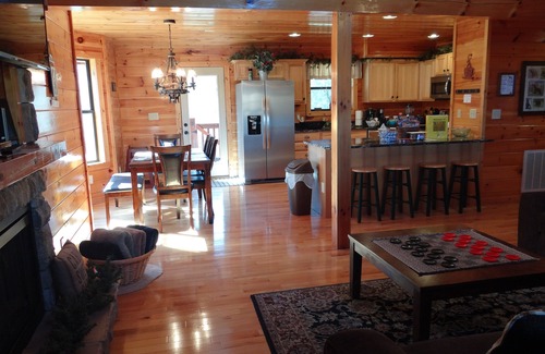 Wears Valley Cabin | Family Friendly, No Steep Roads, Mountain View, Large Yard, Fire Pit, Wi-Fi