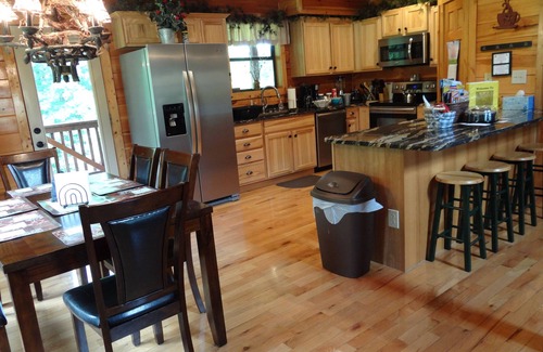Wears Valley Cabin | Family Friendly, No Steep Roads, Mountain View, Large Yard, Fire Pit, Wi-Fi