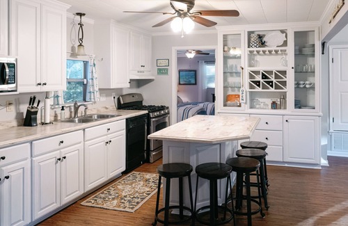 Seguin House | Family Friendly Riverfront Home on Guadalupe. Large yard, kayaks, near downtown