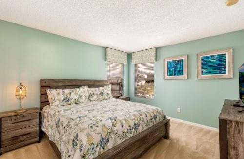 Seasons House | Family Friendly Vacation Home with South Facing Pool - Hot Tub - Game Room - Near Disney