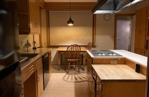 Wooster House | Family haven w/pool close to College of Wooster and downtown