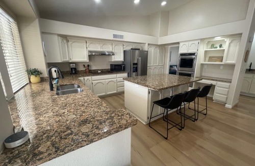 Glendale House | Family Oasis! Large yard, pool/spa, billiards/ping pong