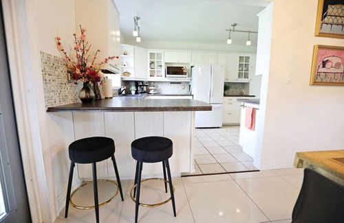 West Edmonton House | Family & Pet Friendly | A/C | Disney+ | Near WEM
