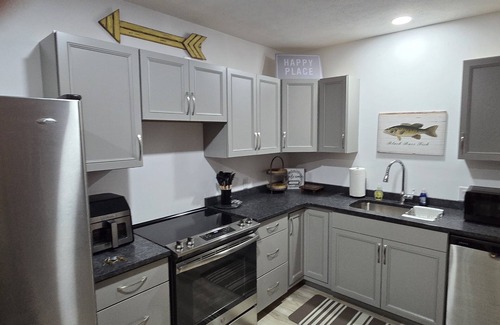 Henderson Cabin | Family/Pet Friendly, Peaceful Cabin, Lakeview, Deck with Norfork Lake viewsnn n