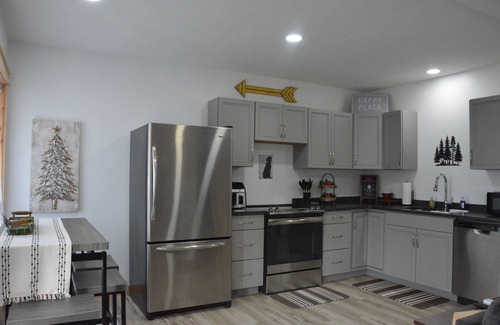 Henderson Cabin | Family/Pet Friendly, Peaceful Cabin, Lakeview, Deck with Norfork Lake viewsnn n