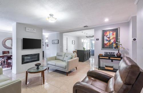 Plymouth House | Family Retreat with Pool Fenced Yard AC