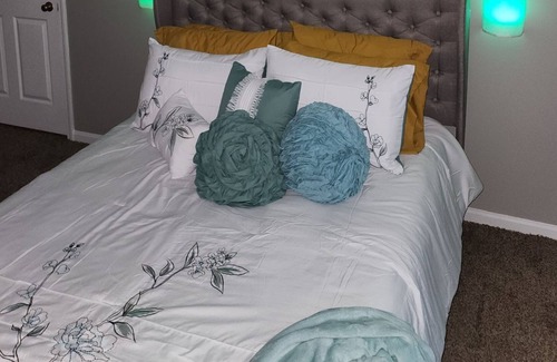 Fort Wayne Apartment | Family size condo within 5 min of shopping, entertainment and outdoor activities