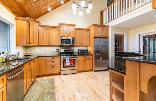 Pocono Pines Cabin | Family Vacation with Decorated Modern Comfort