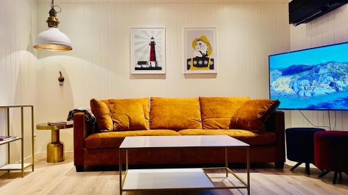 Stamsund Apartment | Familyfriendly-modern, in the fishingtown Stamsund, with Sauna and Jacuzzi
