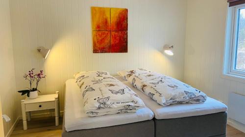 Stamsund Apartment | Familyfriendly-modern, in the fishingtown Stamsund, with Sauna and Jacuzzi