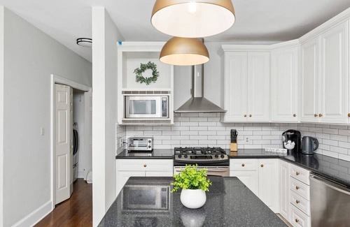 Dilworth House | Fantastic Home * 6 Bedrooms * Awesome Location