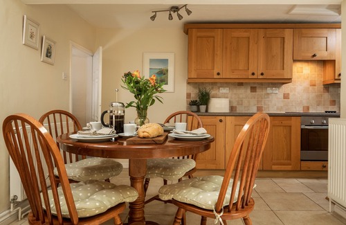 Dartmouth House | Fantastic River Views from superbly positioned house almost on the level Sleeps6